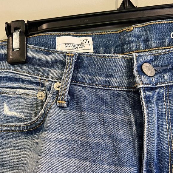 GAP Light Wash‎ Distressed Boyfriend Jeans (27) - Picture 4 of 7